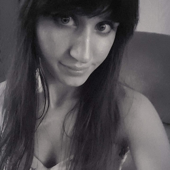 Meet your Posher, Emily - Picture 2 of 13